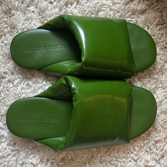 Bottega Veneta Cushion Slides in Jalapeño Green - Picture 2 of 5